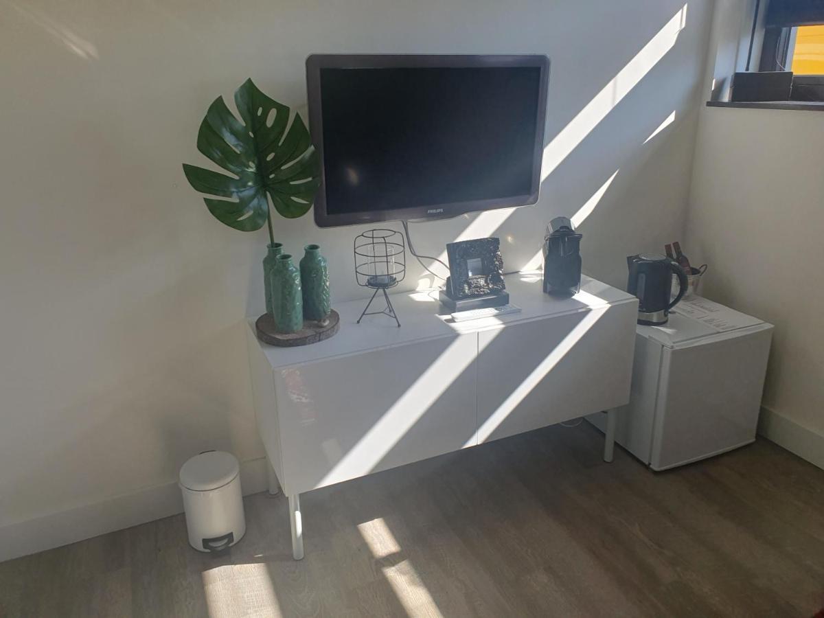 Een Klein Appartementje Zonder Keuken In Het Centrum Sleep At Hamtingh'S Hilvarenbeek Bagian luar foto